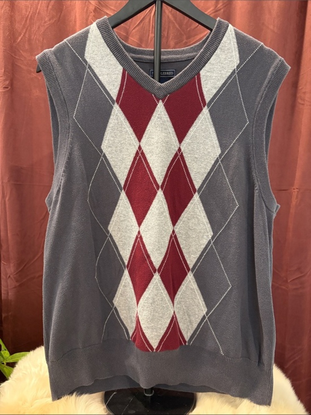 Saddlebred Argyle Knit Sweater Vest in Gray with Red and Cream Diamonds Vintage